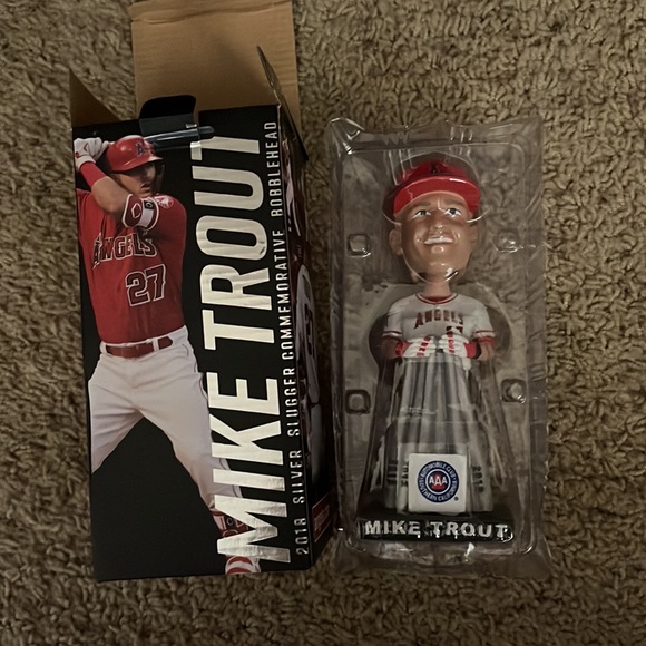 Mint! 2018 Commemorative Silver Slugger, Mike Trout, collectible, bobble head. - Picture 5 of 6